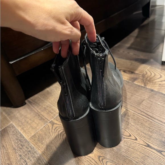 Platform booties size 8 - Picture 2 of 4